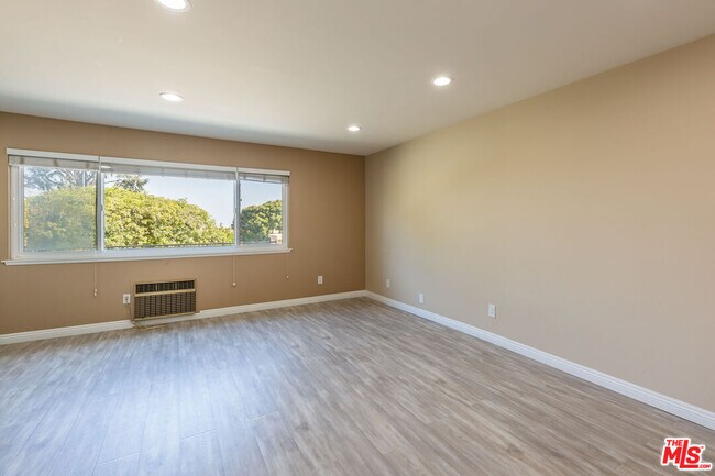 Building Photo - 6032 Sandbrook Dr