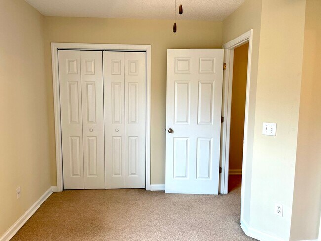 Building Photo - Charming 2BR Townhome Minutes from Hwy 172 Back Gate
