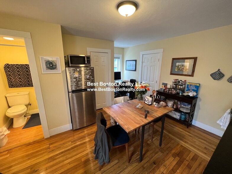 Building Photo - 5-7 Blake St. Unit 4