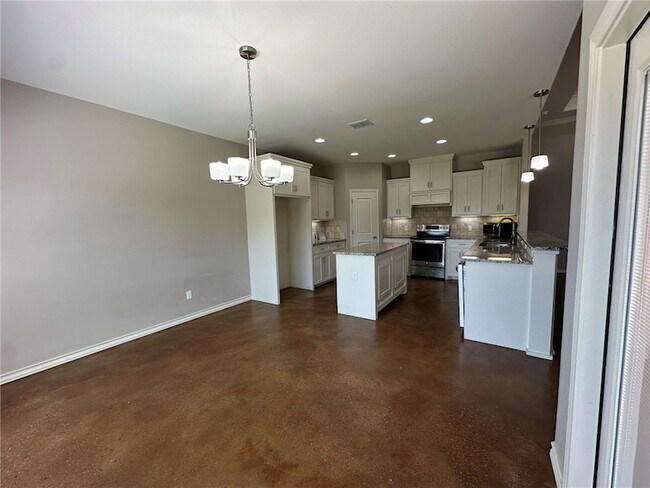 Building Photo - 106 Chiman Cir
