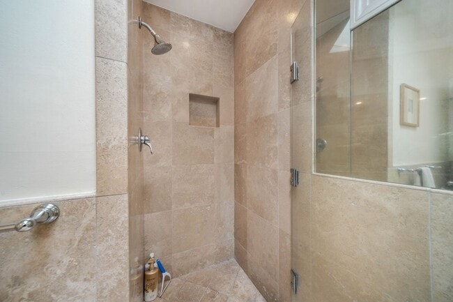 Building Photo - 4571 Canoga Dr