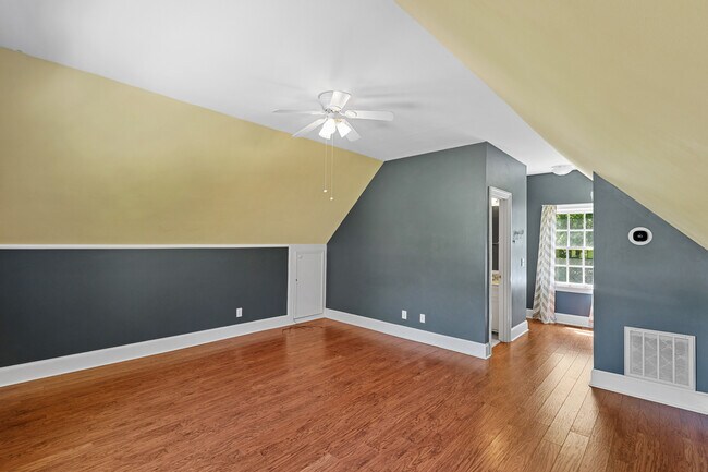 Building Photo - 710 Woodcreek Ct