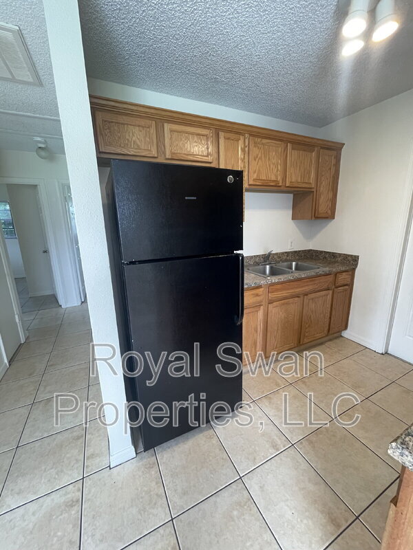 Building Photo - 1222 Woodland Ave