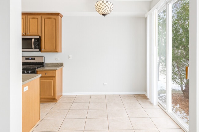 Building Photo - 3174 Bromley Ln