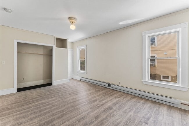 Building Photo - 109 Davis St