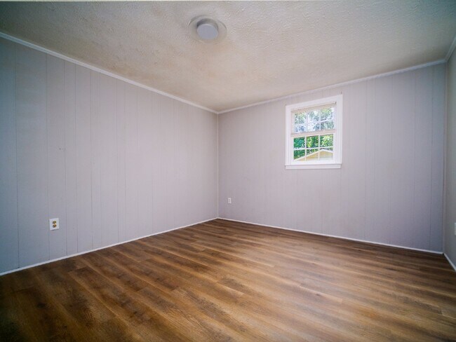 Building Photo - "Charming 3-Bedroom Retreat in Kings Mountain - Cozy 1050 sqft Home!"