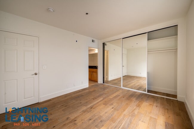 Building Photo - 937 Palm Ave