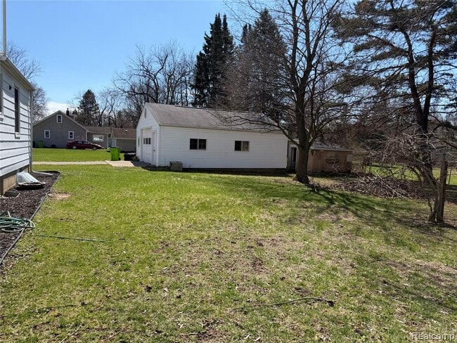 Building Photo - 413 Bridson St