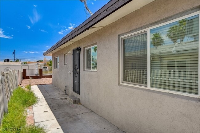 Building Photo - 1809 Linden Ave
