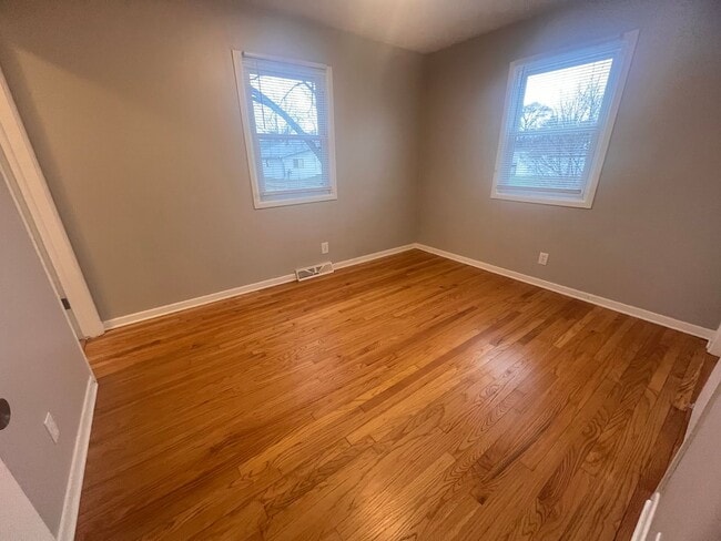 Building Photo - Four Bedroom Duplex in Jenison!