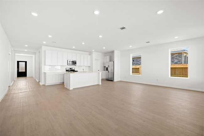 Building Photo - 823 Heaven Dr