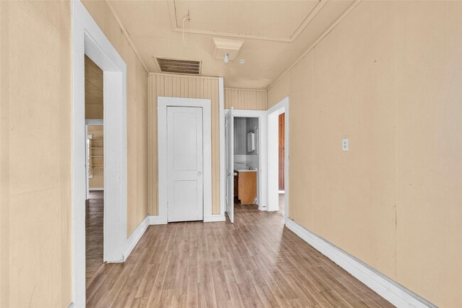 Building Photo - 203 W Powell St