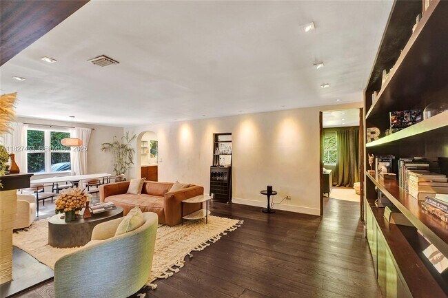 Building Photo - 669 NE 60th St