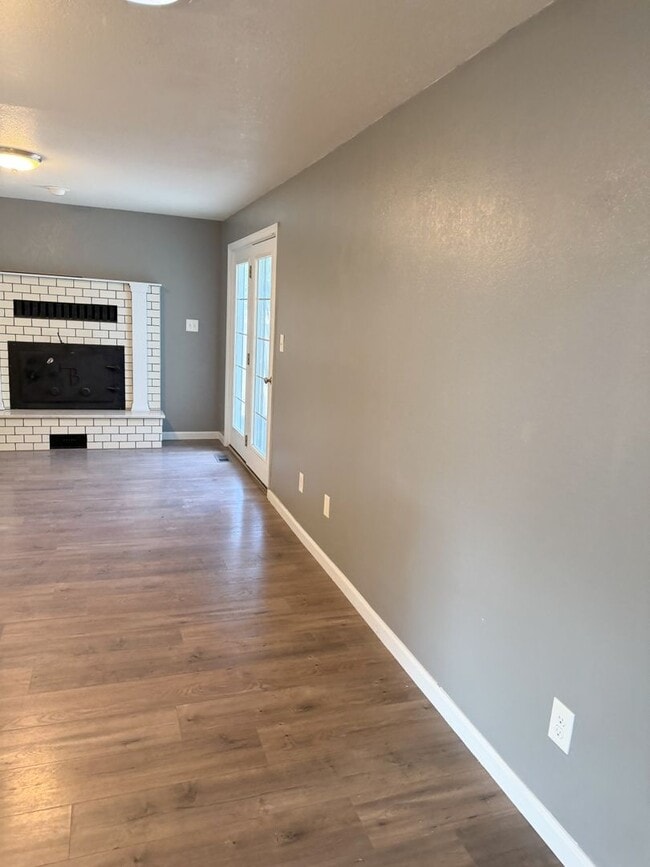 Building Photo - 3 Bedroom, 2 Bath House