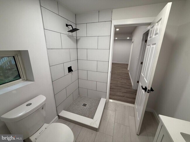 Building Photo - 42 N Cove Rd