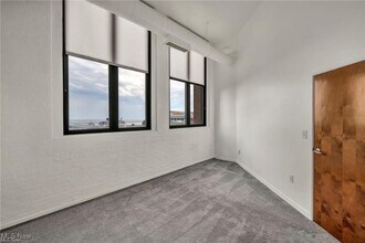 Building Photo - 1133 W 9th St