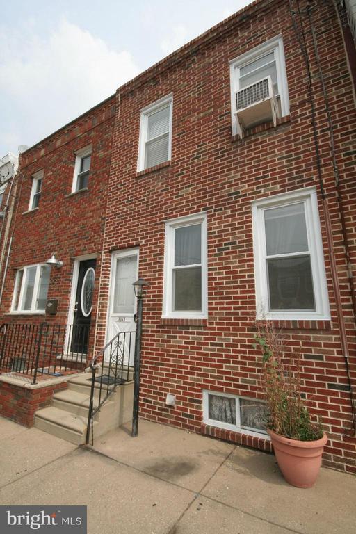 Building Photo - 2343 E Huntingdon St