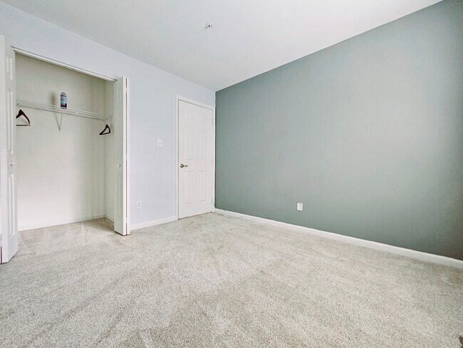 Building Photo - 435 Oakton Way