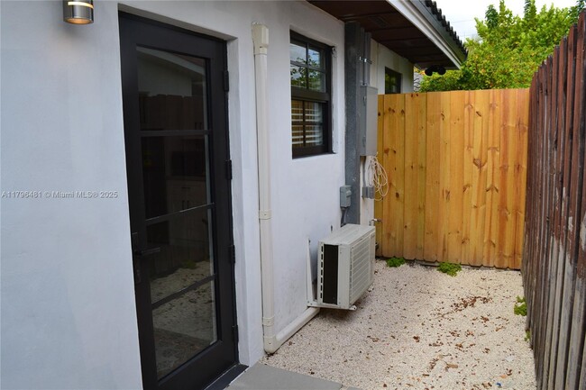 Primary Photo - 3220 SW 93rd Pl