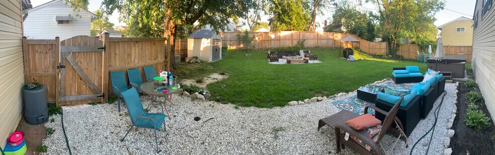 Yard/lawn - 3327 Essex Rd