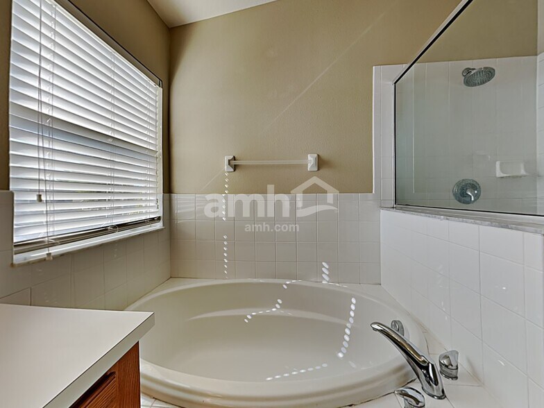 Building Photo - 3403 Berry Blossom Ln