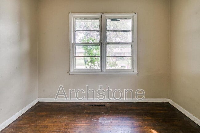 Building Photo - 724 General Senter Dr