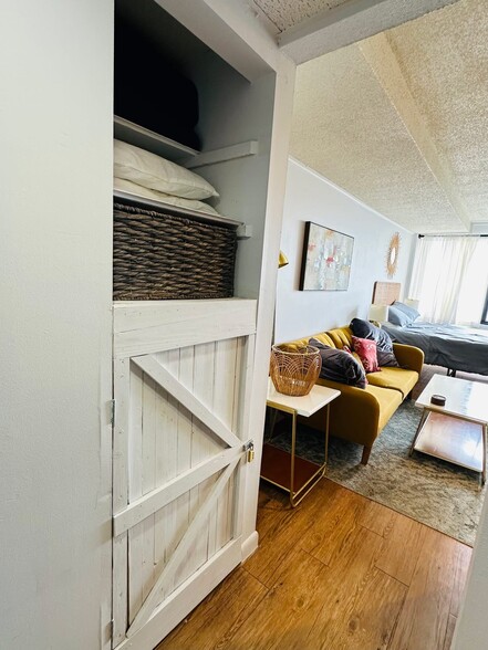 Hallway - 1700 Clinch Ave