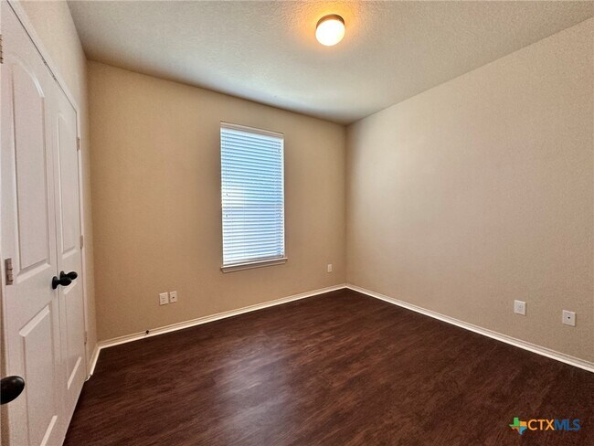 Building Photo - 502 Creekside Cir