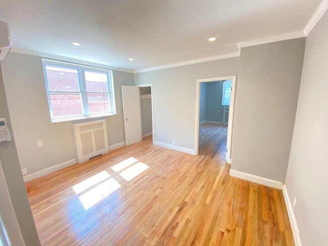 Building Photo - 1229 W Porter St