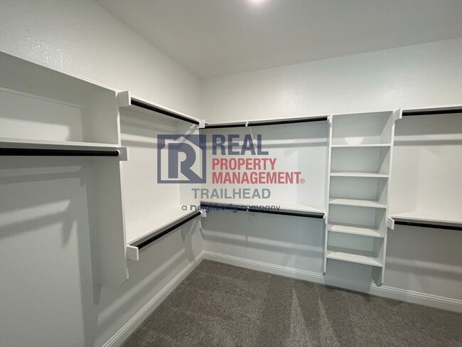 Building Photo - Stylish 3 Bed, 2 Bath Home in Gated Lakeside Community!