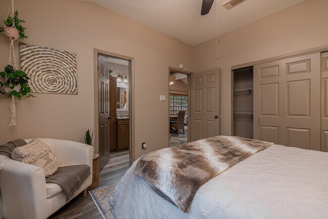 Building Photo - 20415 Linden Tree Dr