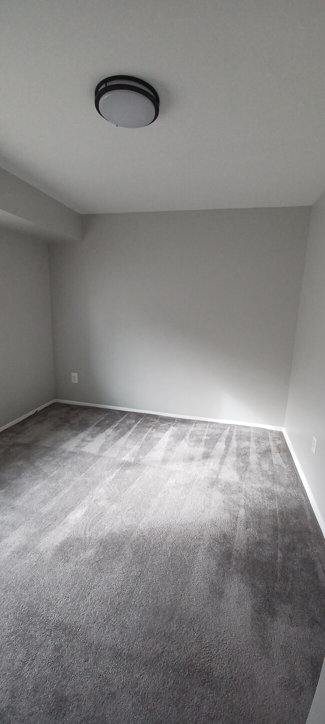 guest room - 8001 Chanute Pl