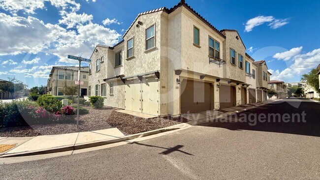 Building Photo - 2664 S Peppertree Dr