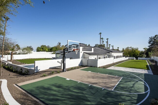 Building Photo - 6500 E Cactus Wren Rd