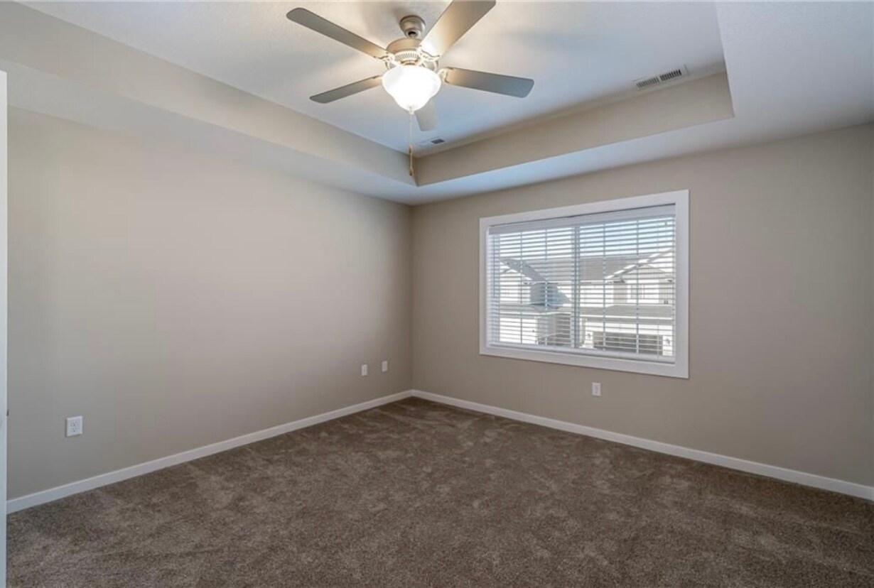 Large bedrooms - 9614 Turnpoint Dr