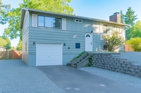 Building Photo - Bright Cozy Home w/ Deck & Yard Near Des Moines Marina
