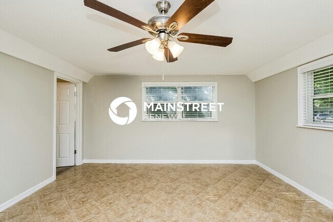 Building Photo - 3 Bedroom Pet-Friendly Home in TAMPA, FL with Main Street Renewal
