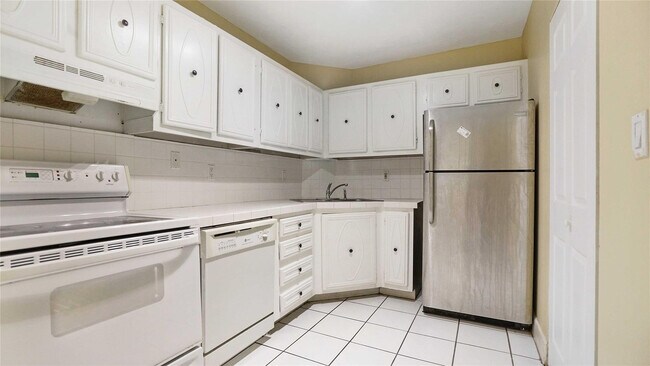 Building Photo - 3123 Oakland Shores Dr