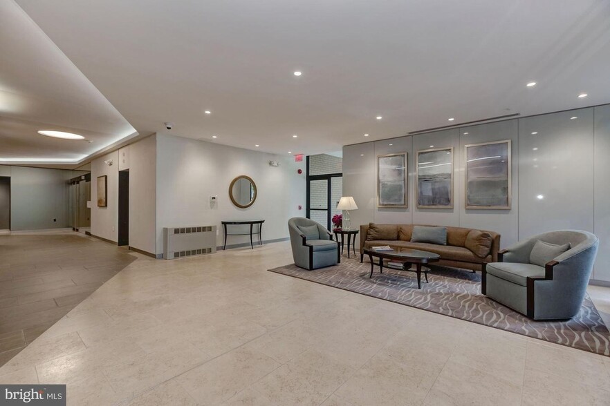 Lobby - 4141 N Henderson Rd