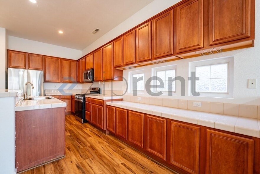 Building Photo - 7421 Earlsmoore Dr