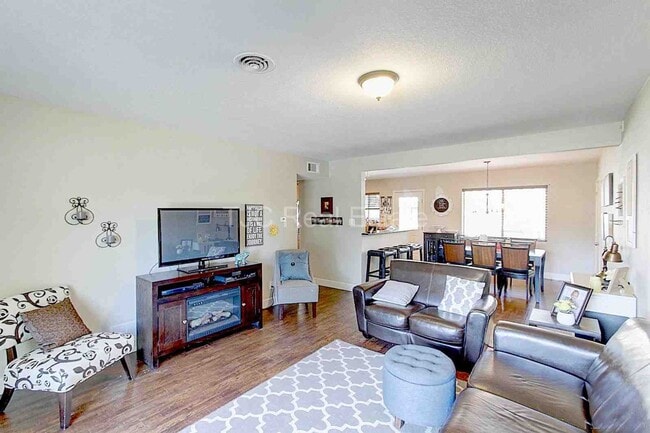 Building Photo - 795 Salem St