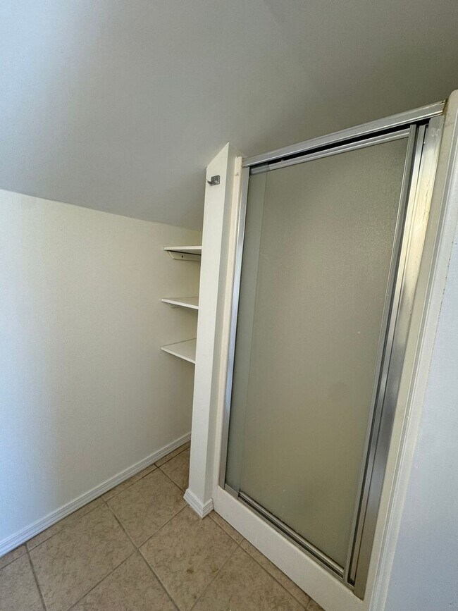 Building Photo - Wonderful 2 bed 2 bath in the heart of the...