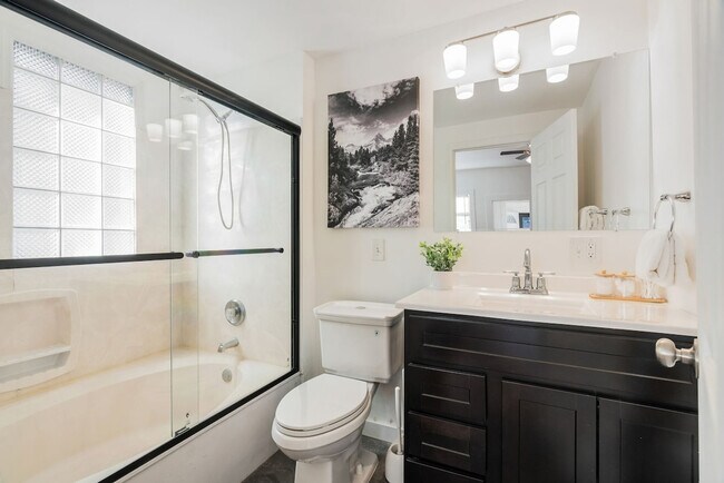 Building Photo - 3532 Greenwood Blvd