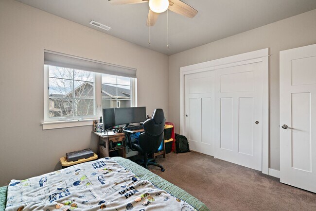 Building Photo - Modern 4-bedroom 3-bathroom Home