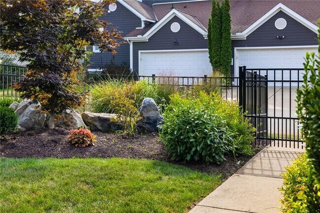 Building Photo - 261 1st St