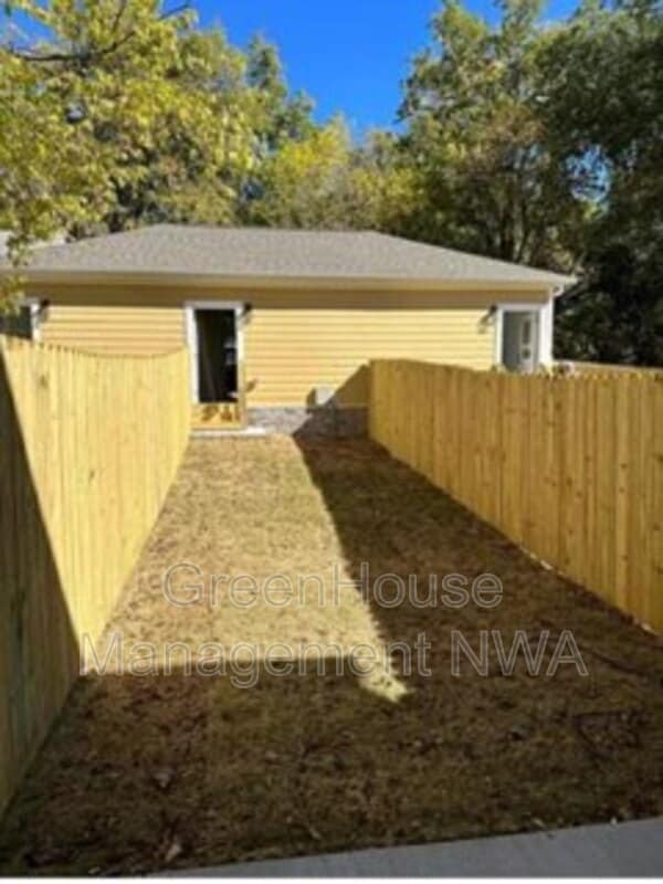 Building Photo - 503 S 7th St