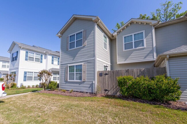 Building Photo - 2404 Leytonstone Dr