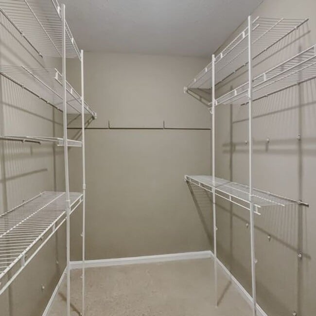 Building Photo - Cozy 3 Bed 2 Bath Available Fall 2025!