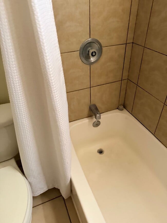 Building Photo - 1 Bedroom End Unit on a Corner Lot