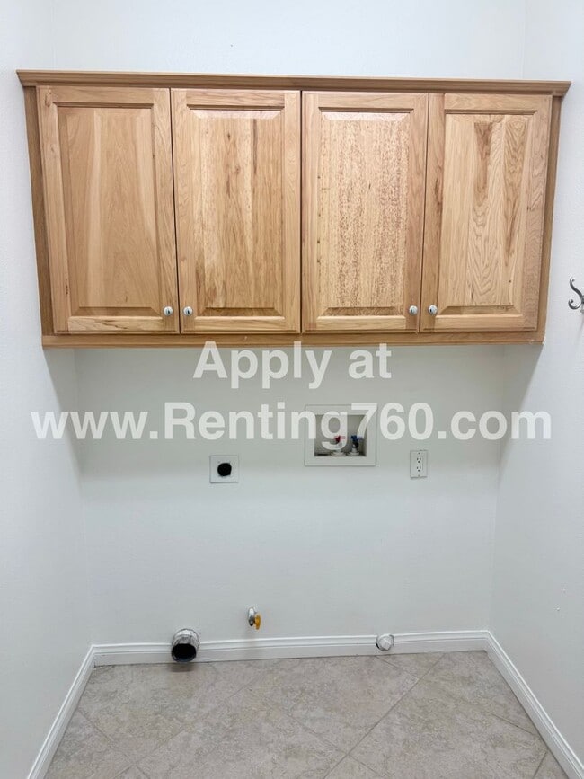 Building Photo - Spacious 3 Bed 2 Bath Home!